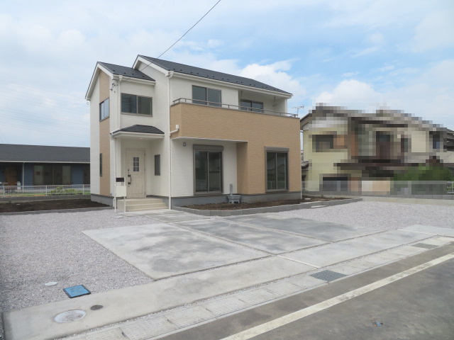 高崎市第３吉井町長根（全6棟）3号棟の外観|ナチュラルで飽きの来ないデザインは流行に左右されない家の形です。外構も綺麗に仕上がっています(^▽^)/
