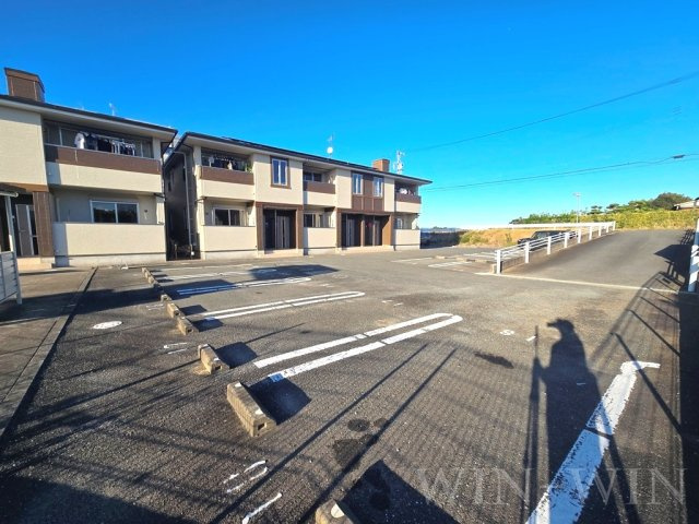 プリムローズ ウエストの駐車場