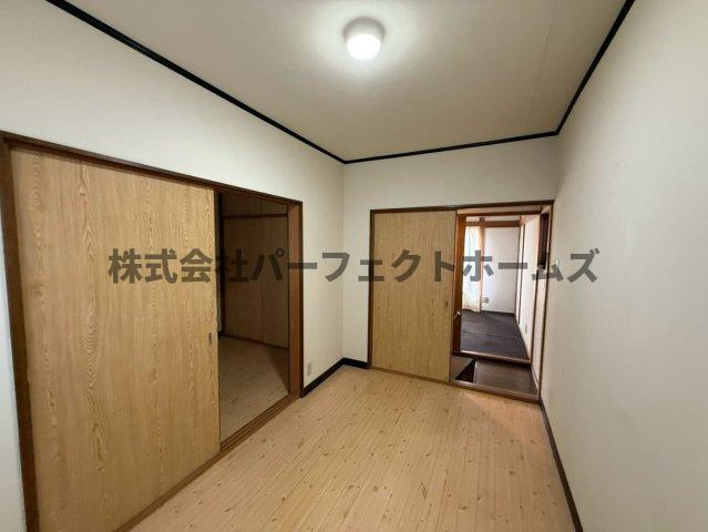 津田東町1丁目戸建　賃貸の洋室|コンパクトで使いやすい洋室です