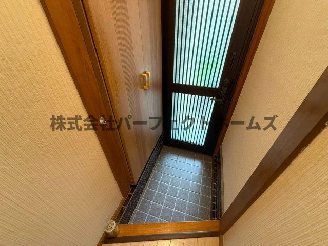 津田東町1丁目戸建　賃貸の玄関|明るい玄関です