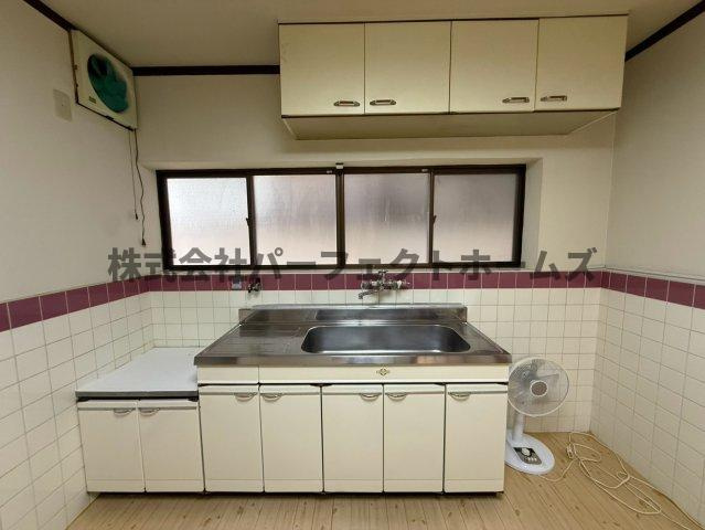 津田東町1丁目戸建　賃貸のキッチン|コンパクトなキッチンで掃除もラクラク