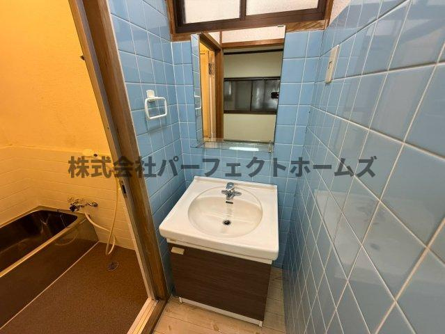 津田東町1丁目戸建　賃貸の独立洗面台|独立洗面台で身支度をすべて済ませてしまいましょう