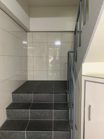 深山ビルのエントランス