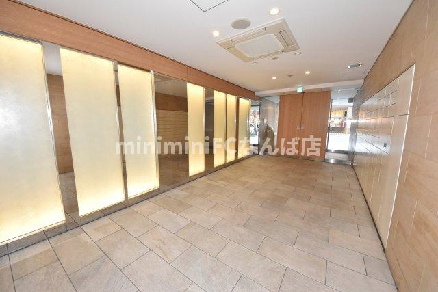 プレミスト堺筋本町ラディーナのエントランス