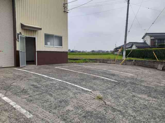 中妻倉庫の駐車場