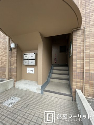【エントランス】 | トレゾアＱ