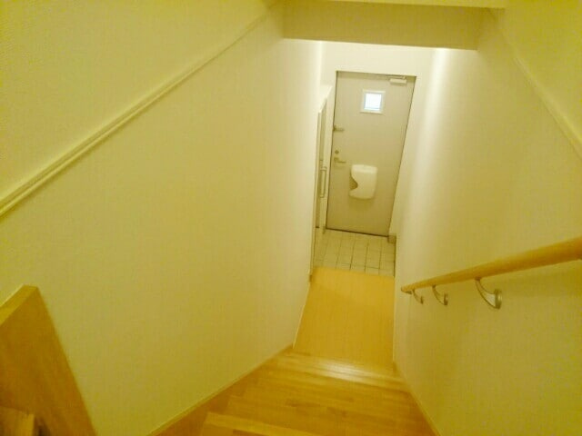 こすもす加賀野の玄関