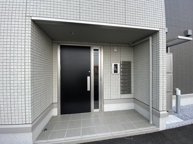 久留米市東合川６丁目のアパートのエントランス