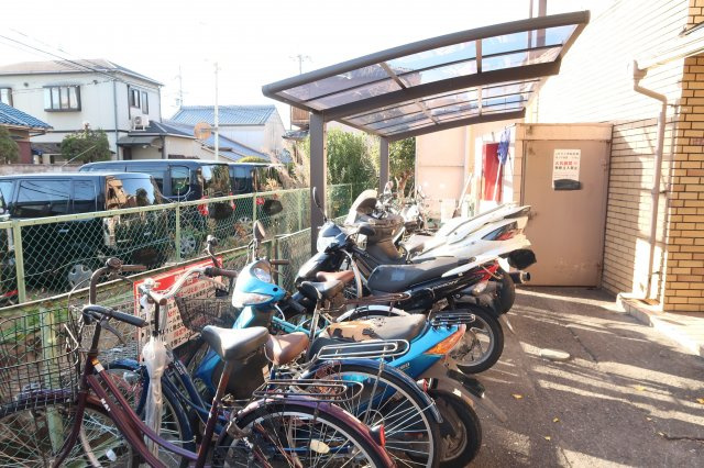 ウエストワンⅢのその他共用部分|敷地内バイク置き場