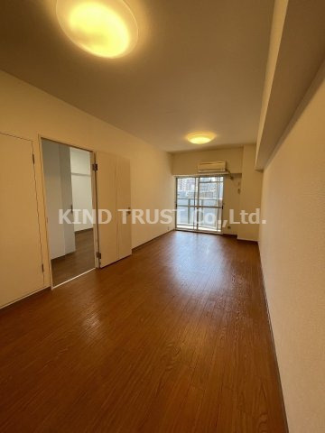 ジオナ天神橋の居間・リビング|こちらの居間で趣味の時間をお楽しみください