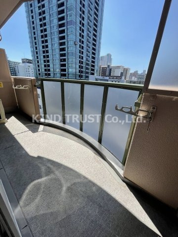 ジオナ天神橋のバルコニー|暖かな日差しのふりそそぐバルコニー