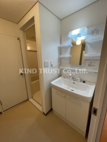 ジオナ天神橋の洗面所|ゆったりとスペースのある洗面所