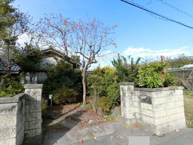 ガレージ・付属建物付き平屋中古住宅の外観