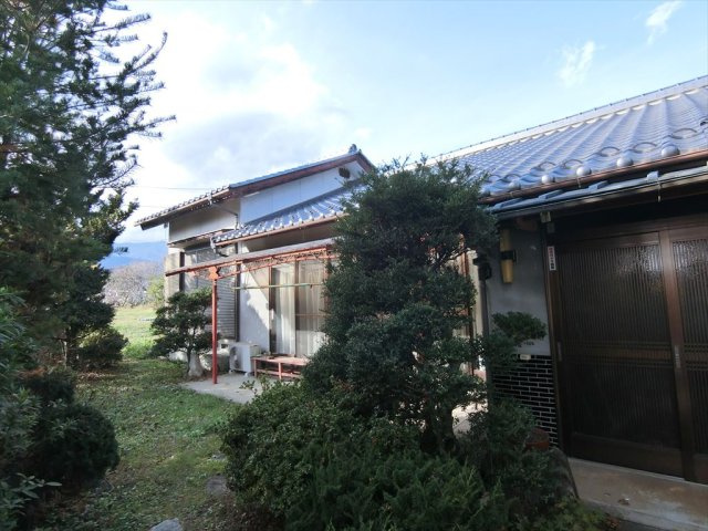 ガレージ・付属建物付き平屋中古住宅