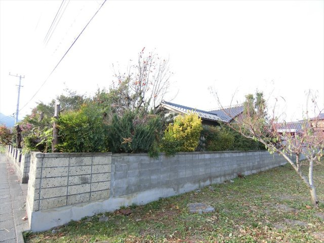 ガレージ・付属建物付き平屋中古住宅の外観