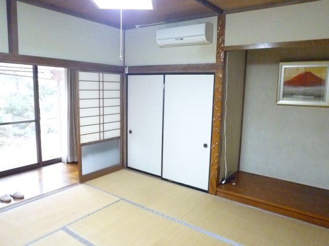 ガレージ・付属建物付き平屋中古住宅の和室