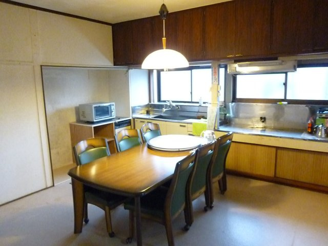 ガレージ・付属建物付き平屋中古住宅のキッチン