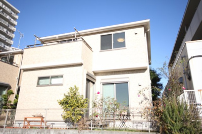 【外観】 | さつき平2丁目3,980 | 南側は駐車場になっているので、日当たり良好です