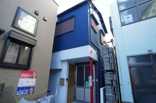 ＯｌｉｖｅⅡの外観|1階はアクリル加工の製作所です。