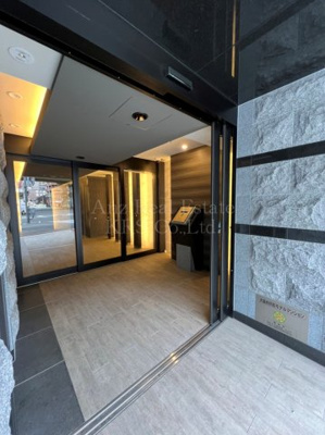 【エントランス】 | プレサンスOSAKA DOMECITY クロスティ | 都心の景観に溶け込んだエントランス♪