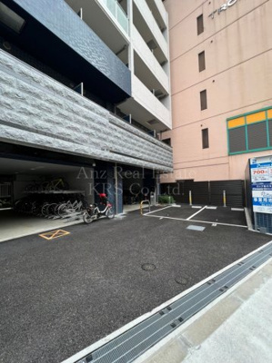 【駐車場】 | プレサンスOSAKA DOMECITY クロスティ | 敷地内に駐車場あり！空き情報は都度お問い合わせください！