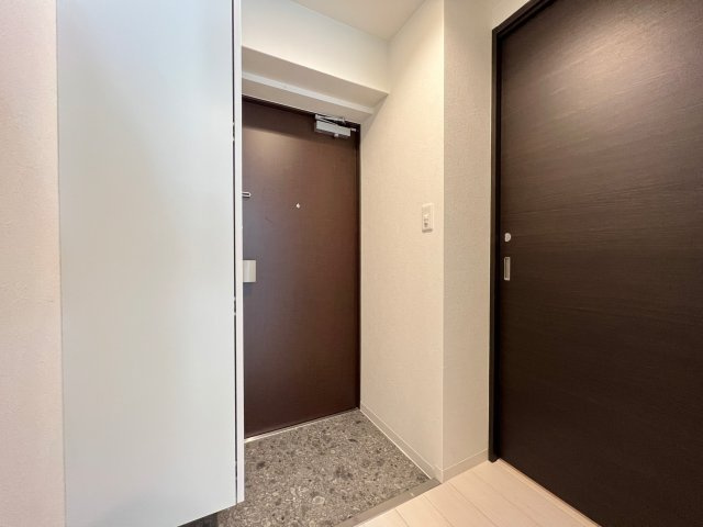 ワールドアイ京町堀の玄関