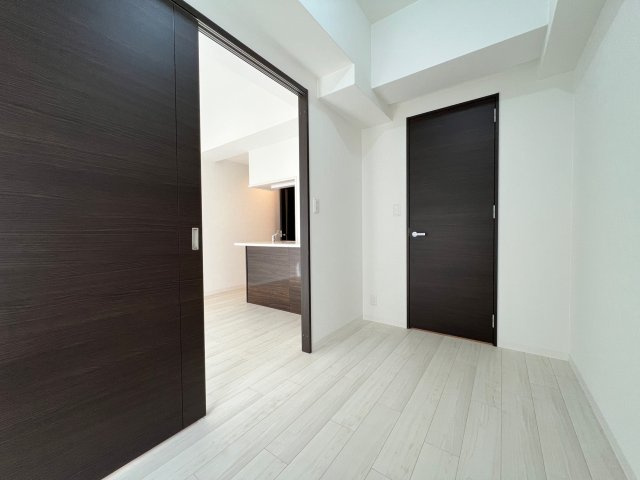 ワールドアイ京町堀の洋室