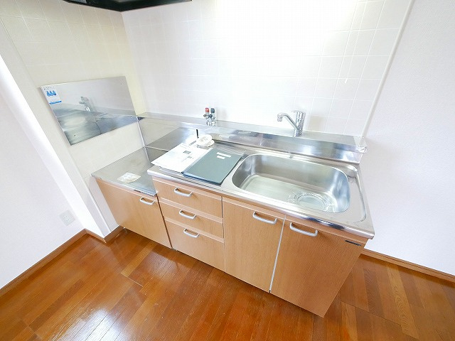 アクシス光台のキッチン|コンパクトなキッチンで掃除もラクラク