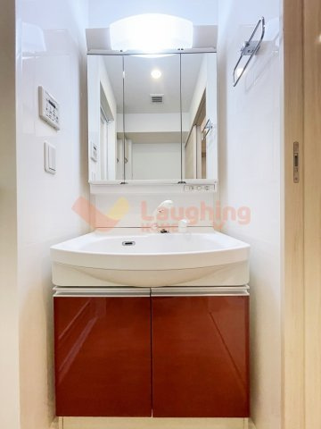 グランドウェルストーンの洗面所|明るい洗面所です