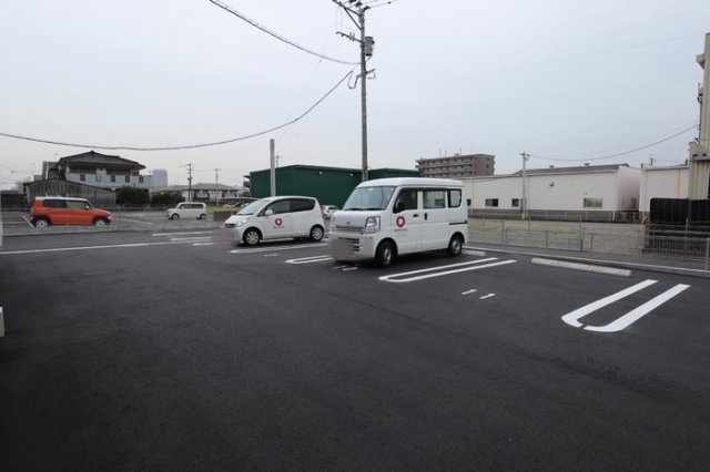 オッツ梅満ⅡB棟の駐車場
