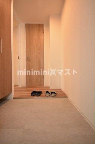 シーズンフラッツ新町の玄関