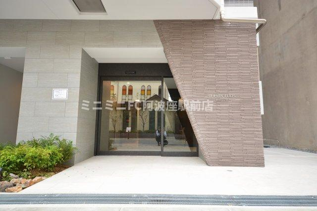 大阪市西区新町３丁目の賃貸マンションのエントランス