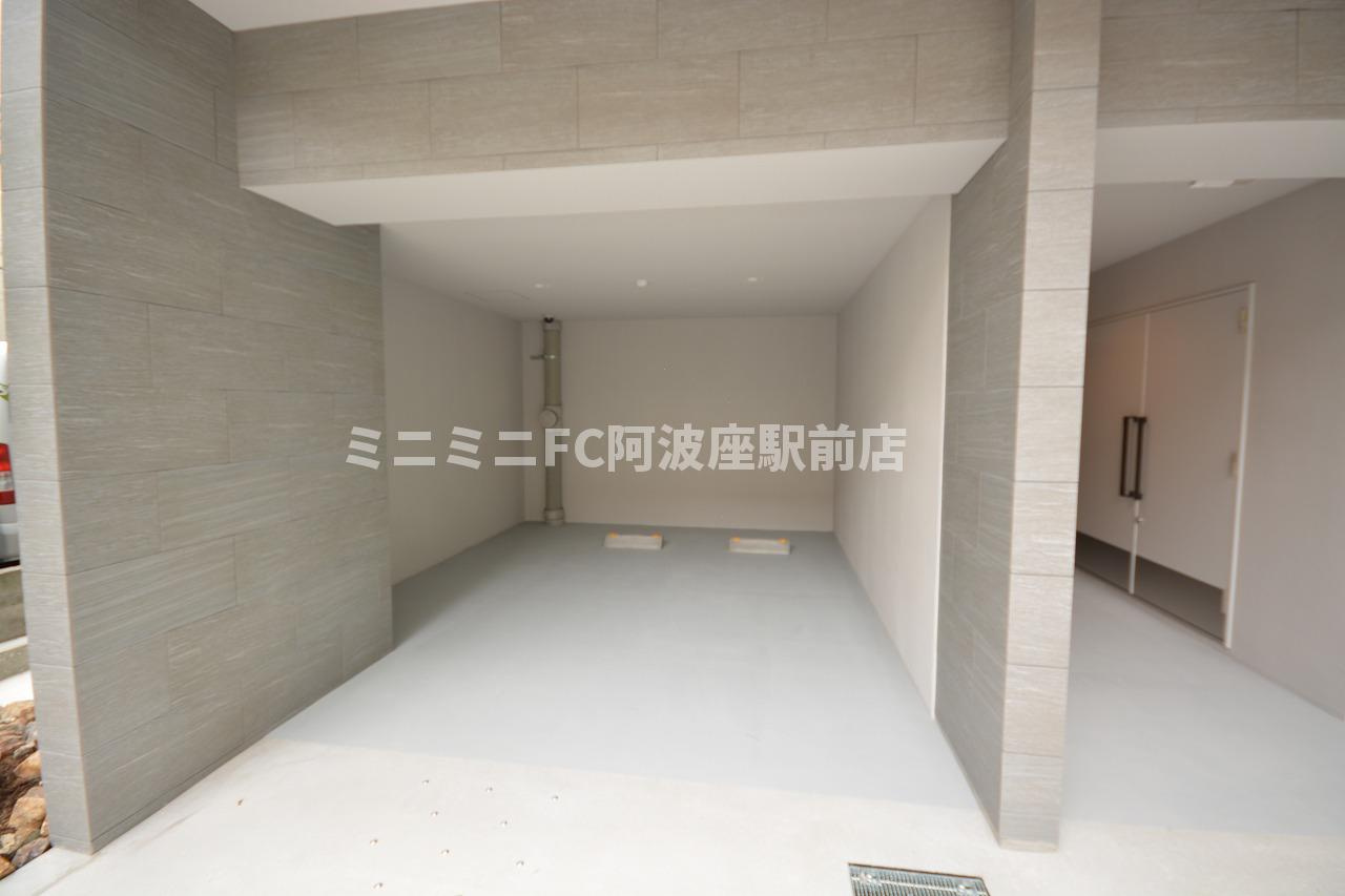 大阪市西区新町３丁目の賃貸マンションの駐車場