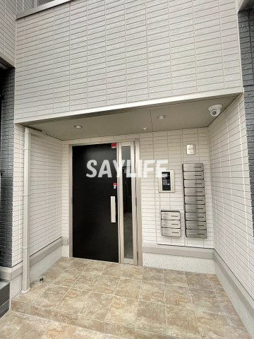 大阪市鶴見区放出東１丁目のアパートのエントランス
