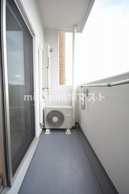 モノトーン難波のバルコニー