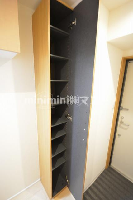 モノトーン難波の収納