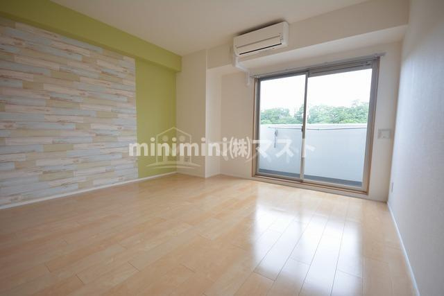 モノトーン難波の居間・リビング