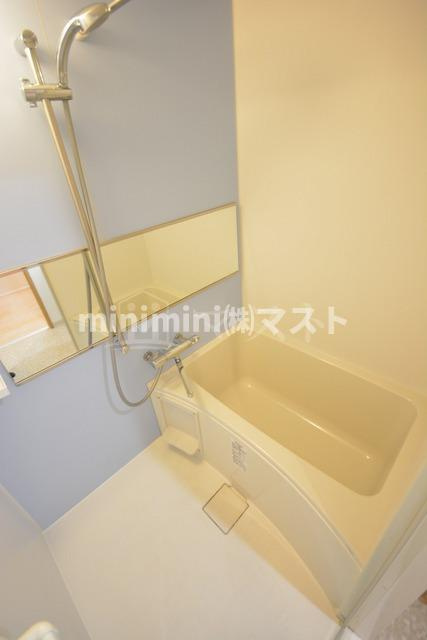 モノトーン難波の浴室