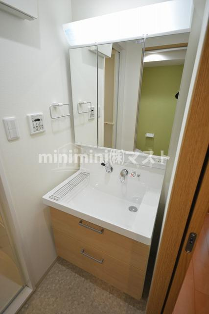 モノトーン難波の洗面所