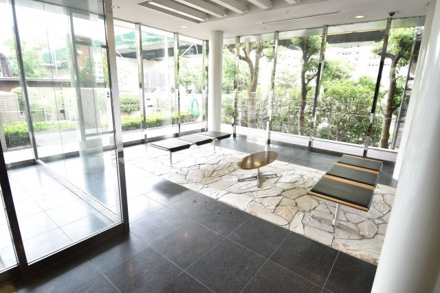 メゾン・ド・ヴィレ大阪城公園前のロビー