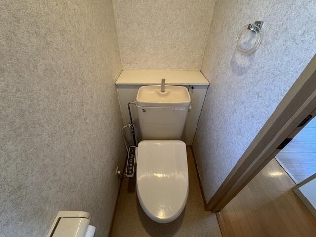 南町一戸建のトイレ
