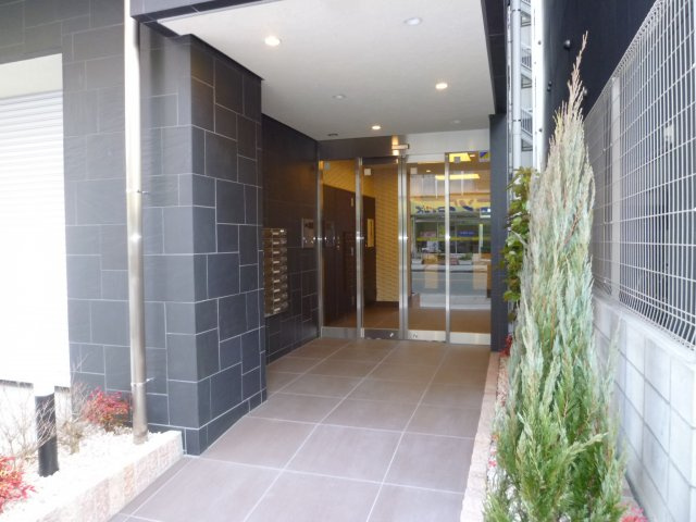 プレアデス元町のエントランス