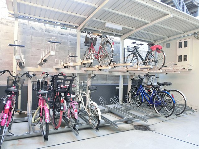 プレアデス元町の駐車場