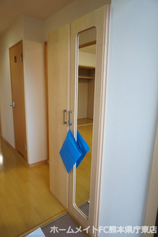 熊本市東区沼山津３丁目の賃貸マンションの玄関