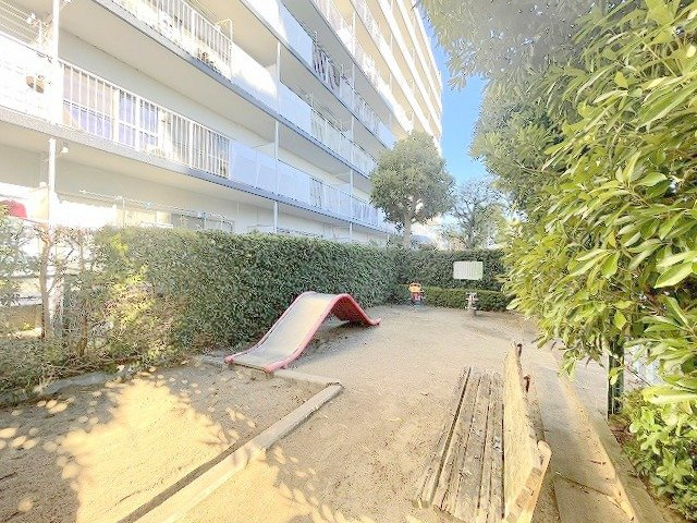 ハイラーク三郷　中古マンションのその他共用部分|敷地内に公園あります。