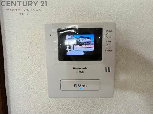来訪者の顔をチェック出来るモニター付きインターホン