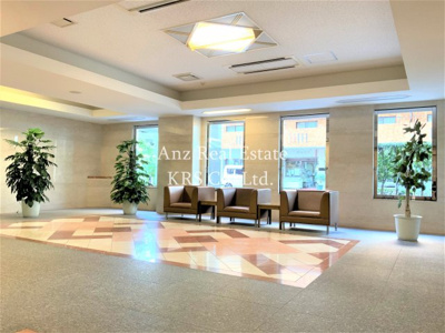 【ロビー】 | リーガル北心斎橋Ⅱ | 広々空間のロビー、落ち着いた雰囲気です♪