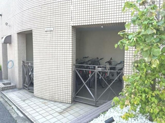 【駐車場】 | 屋根付き駐輪場で雨が降っても濡れる心配がありません☆