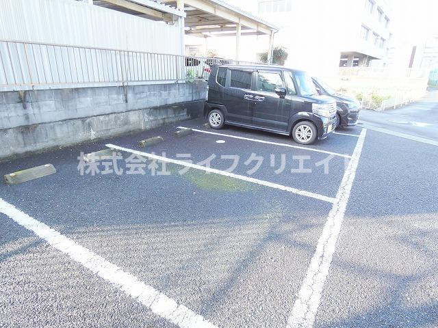 ジュネスの駐車場