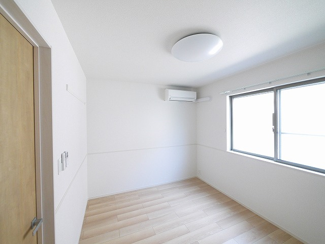 クレメント木津八ヶ坪Ｂの居間・リビング